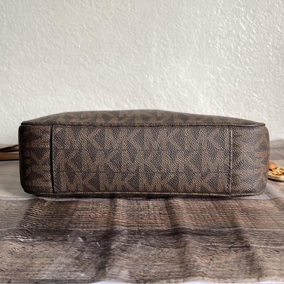 Michael Kors Crossbody - Picture 10 of 10